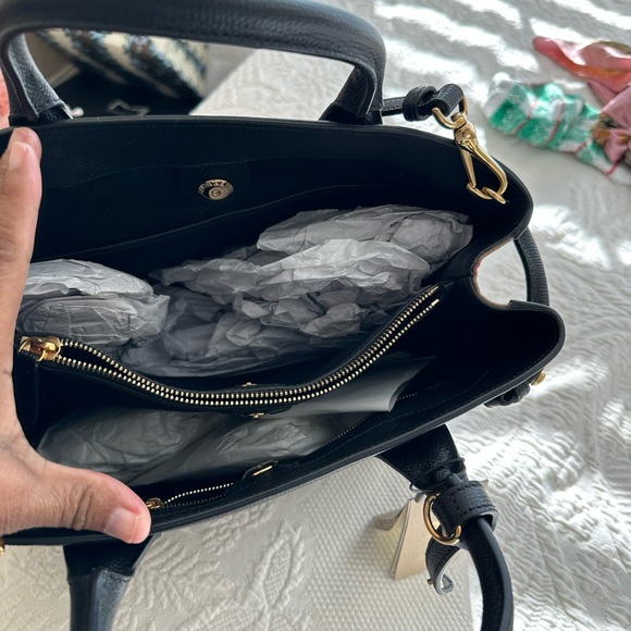 Burberry handbag new with tags and dust bag medium size - Picture 5 of 6